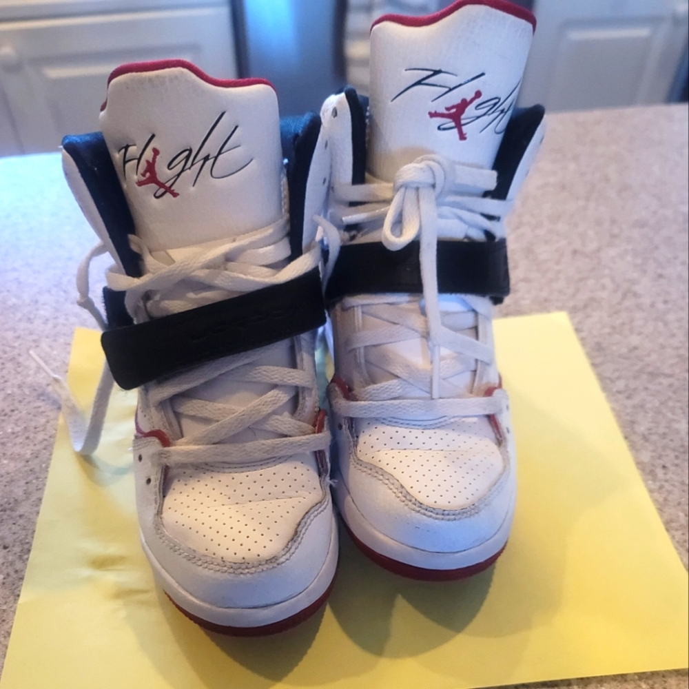 Kids Jordan's true flights